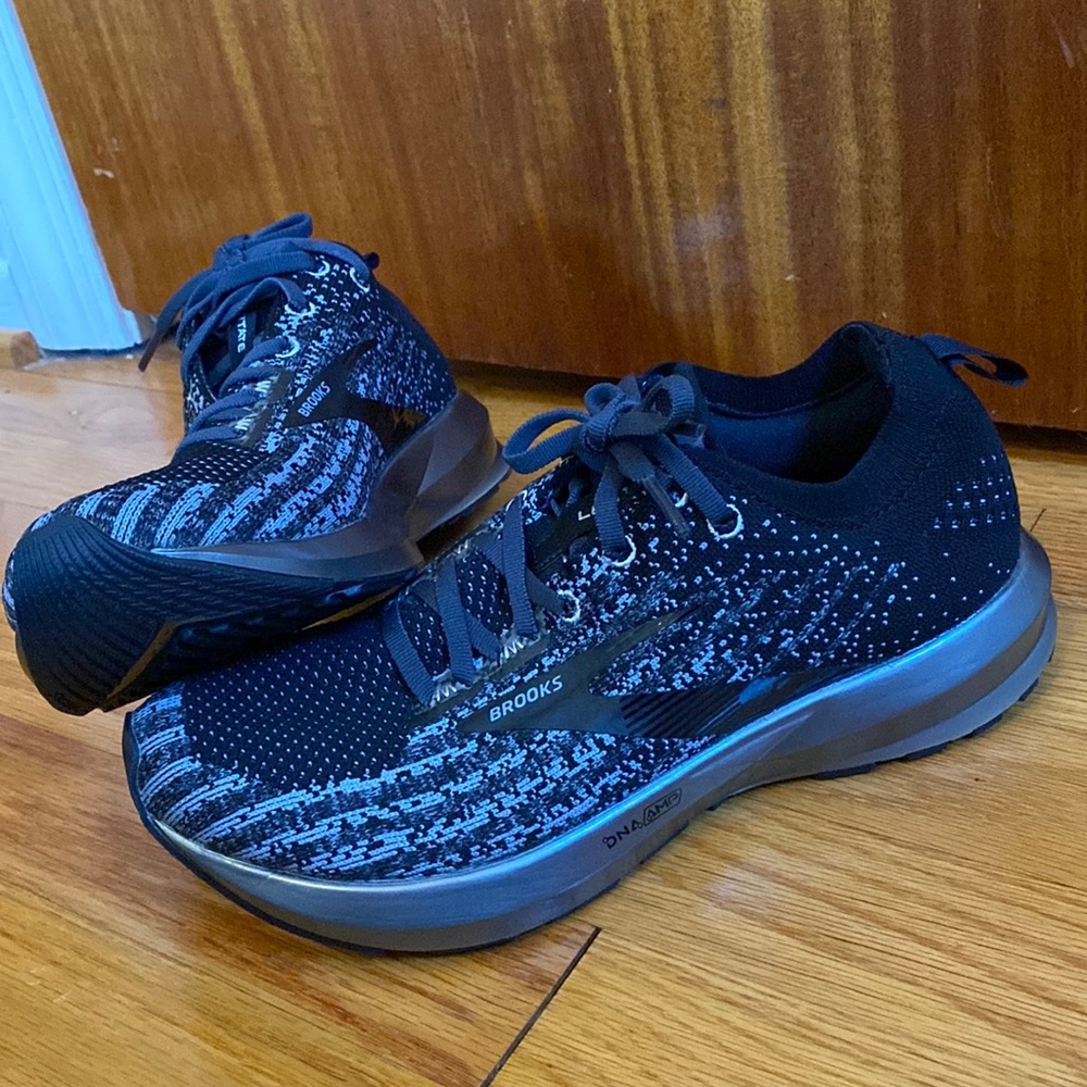 Brooks Women Levitate 2 Knit Running Shoe. Size 9. Medium (B) Width.
